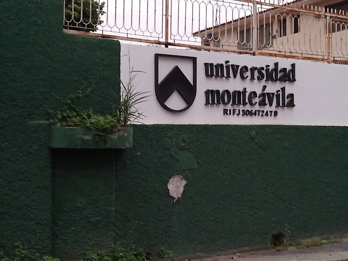 Fachada de Universidad Monteávila 764